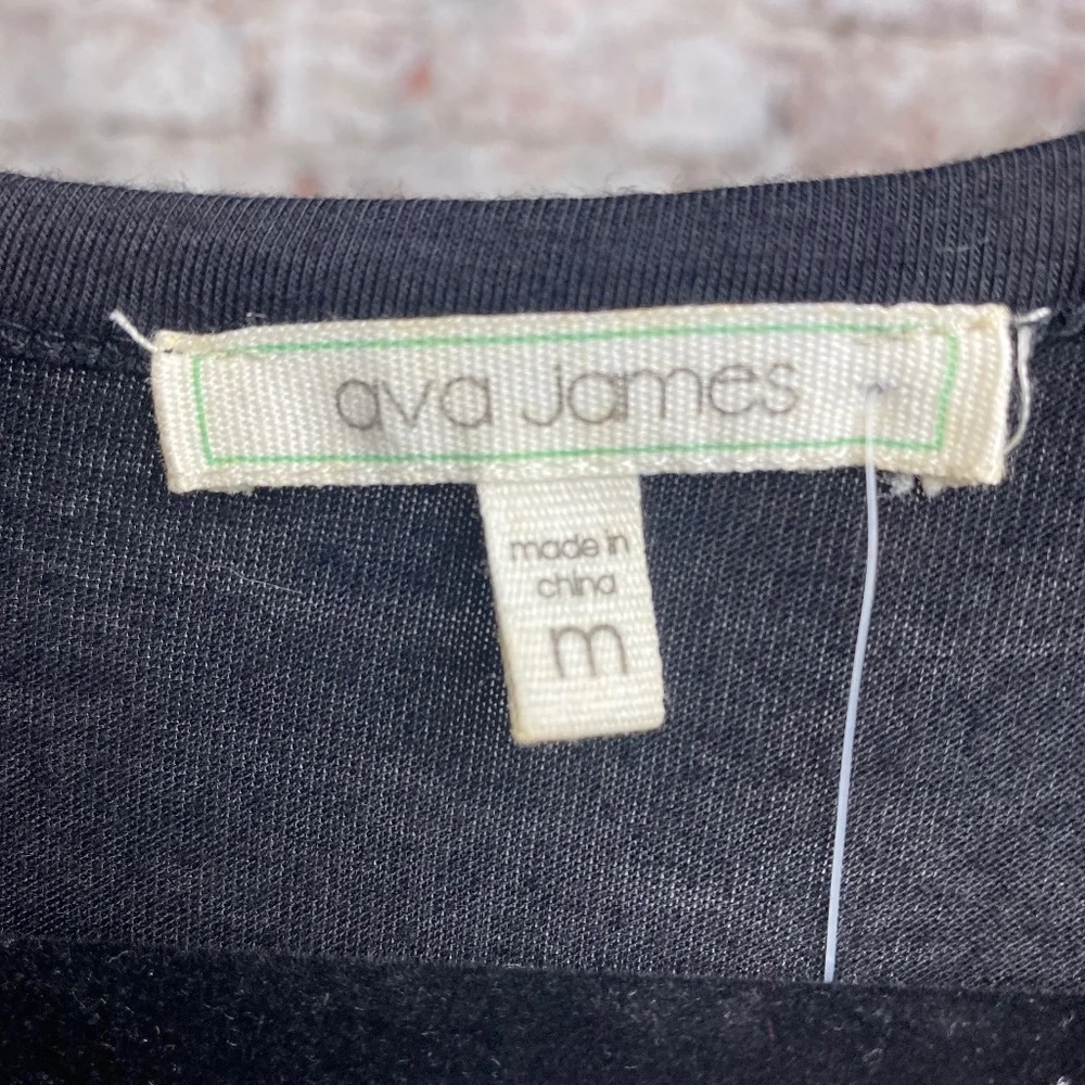 NWT Ava James Womenʻs Black Long Sleeve Scoop Neck Blouse Medium